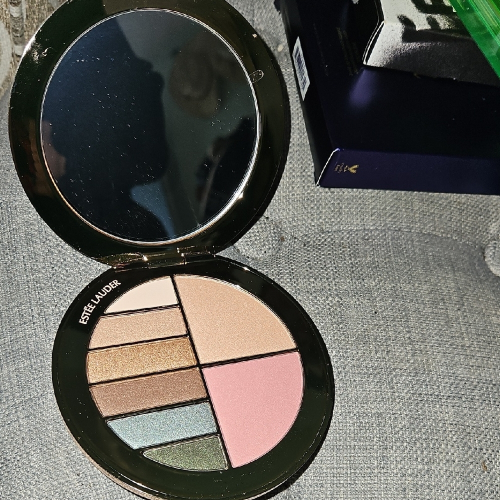 Estee Lauder Bronze Goddess Palette - Picture 4 of 4